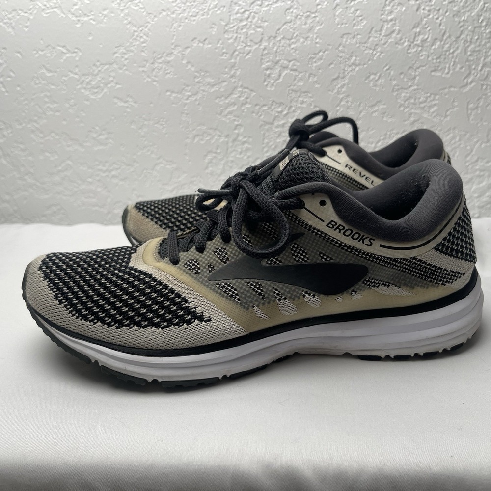 Brooks Revel  Women's  Running Shoes Size 8. Black/Tan/White
